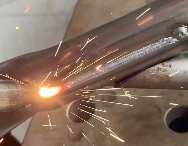 激光焊接機(jī)用交流電還是直流電？